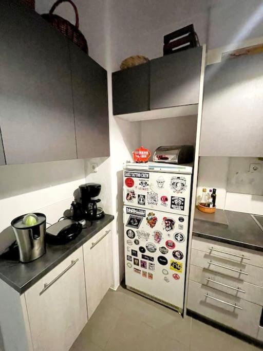 Ferienwohnung 20' From The Airport,20' From The Center Of Athen Exterior foto