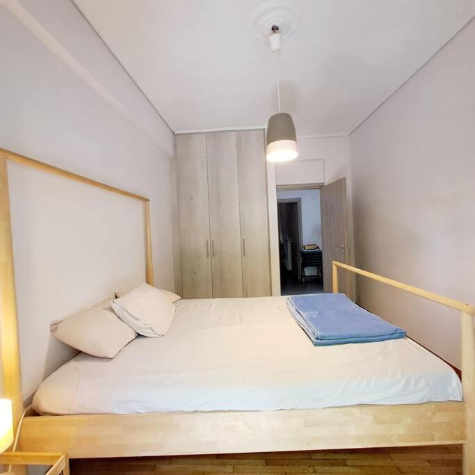 Ferienwohnung 20' From The Airport,20' From The Center Of Athen Exterior foto