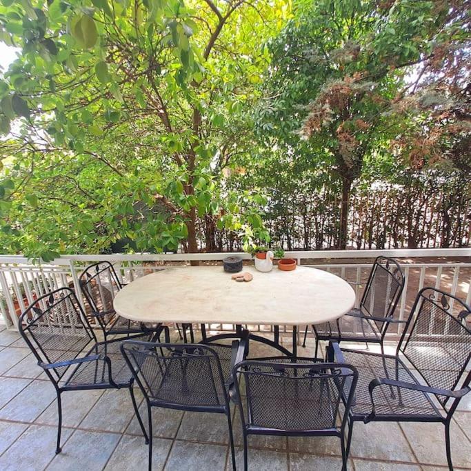 Ferienwohnung 20' From The Airport,20' From The Center Of Athen Exterior foto