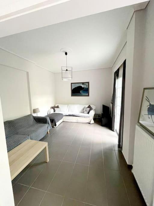 Ferienwohnung 20' From The Airport,20' From The Center Of Athen Exterior foto