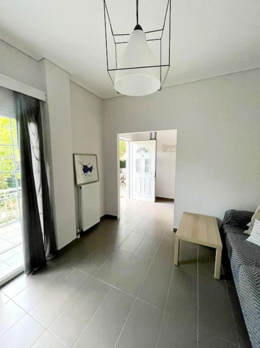 Ferienwohnung 20' From The Airport,20' From The Center Of Athen Exterior foto
